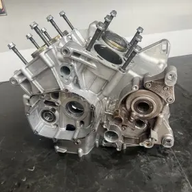 2a000302 Aprilia 2015-2016 Aprilla Rsv4 Rr/rf 201hp Engine Cases Bottom End With Pistons Rods