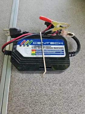 99857 Cen-tech 1.5 Volt 3 Stage Maintainer