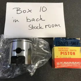 13029-3001 Kawasaki Engine Piston Part # New Open Box