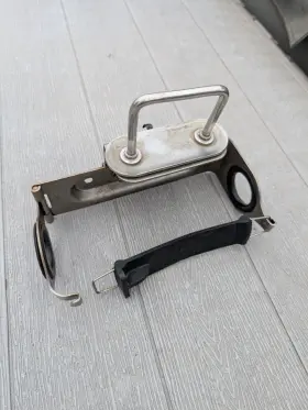 14079-3716 Kawasaki 1999-2002 1100 900 Jet Ski Tool Case Holder Bracket And Rear Seat Latch