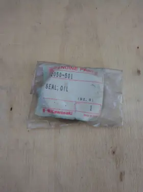 92050-501 Kawasaki Oem Nos Driveshaft Oil Seal 1976-1992 Js550/js440/js300