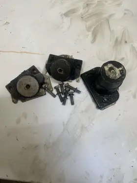 27000164 Sea-doo 1996 Xp Engine Mounts With Hardware Complete Set