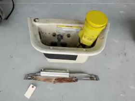 F1g-u8211-01-00 Yamaha Gp1200r Ft02 Oem Case Battery Used Extinguisher Gp800r A F1g-u8211-01-00 Yamaha Gp1200r Ft02 Oem Case Battery Used Extinguisher Gp800r A
