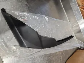 F1w-u251d-20-00 Yamaha F1w-u251e-20 2013-2015 Fzr Fzs Black Portside Right Gunwale Stern