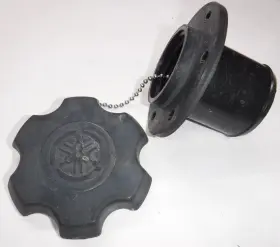 Fn8-67831-01 Yamaha Oem 2000 00 Waverunner Suv 1200 Gas Fuel Cap With Socket C84-8